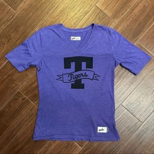 Vintage Nike LSU Women's V-Neck Short Sleeve T-Shirt Purple Size M